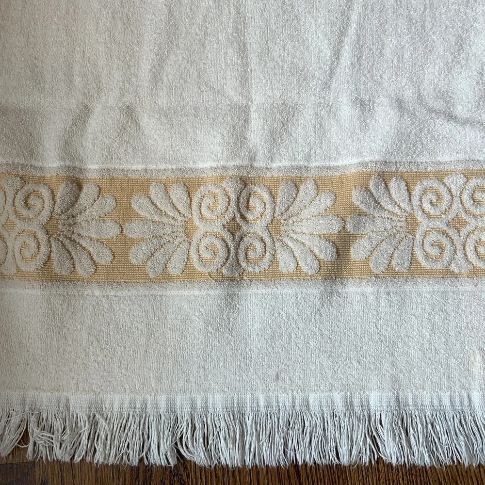VTG Pair Monticello Cannon Bath Towel Yellow Sculpted Retro Grandma Made USA
